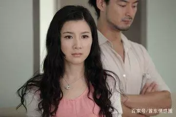 結婚一個月,小姑子搬來同住,妻子一句話,老公送妹妹回家