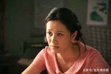 結婚一個月,小姑子搬來同住,妻子一句話,老公送妹妹回家