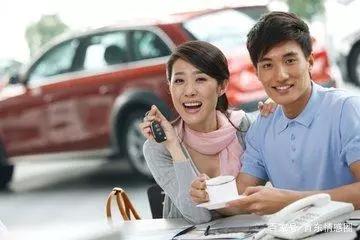 結婚一個月,小姑子搬來同住,妻子一句話,老公送妹妹回家
