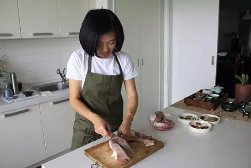 婆婆六十大壽,我挺著大肚子做飯,婆婆說句話,我打掉孩子離婚了