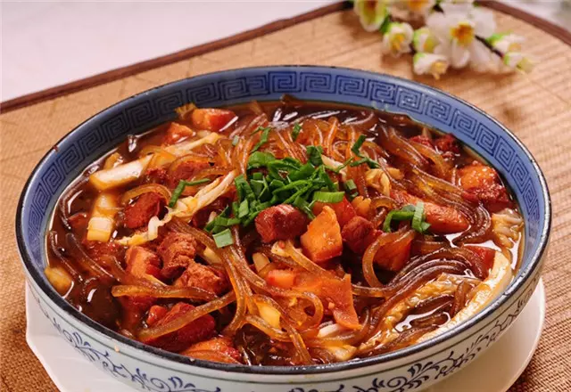 教你做一盤簡單又美味的豬肉燉粉條,好吃又好做!