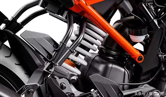 34980,最強進口250摩托車KTM 250DUKE入市,網友:馬力驚人!