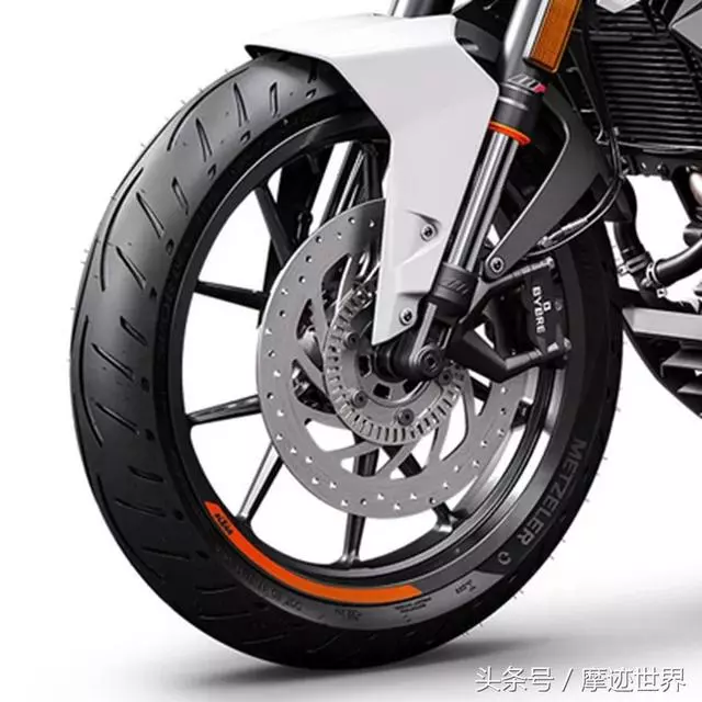 34980,最強進口250摩托車KTM 250DUKE入市,網友:馬力驚人!