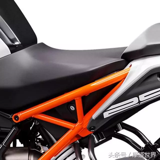 34980,最強進口250摩托車KTM 250DUKE入市,網友:馬力驚人!