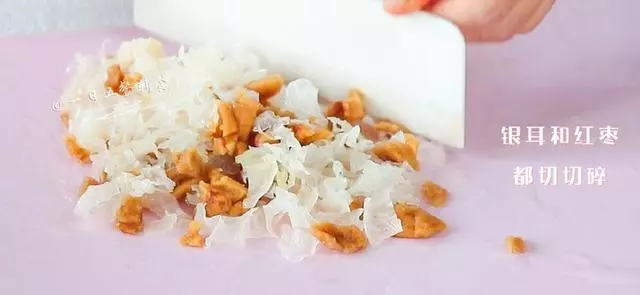 星級大廚稱:想讓銀耳「多出膠」,這個「動作」不能少!不要亂煮