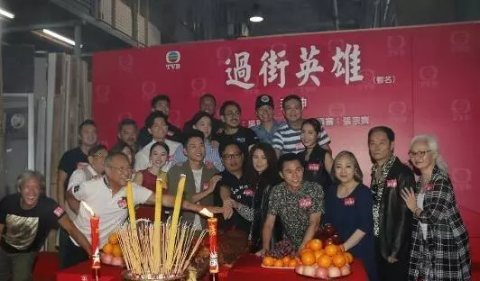 休息一年重新上位,TVB花旦拍最新港劇,34°高溫拍奔跑戲!
