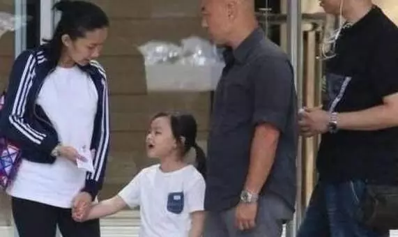 2歲身價就值12億!3個保姆4個保鏢,2億私人飛機,父親身份驚人!