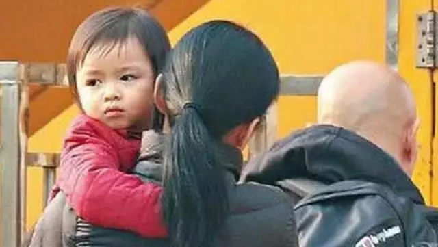 2歲身價就值12億!3個保姆4個保鏢,2億私人飛機,父親身份驚人!