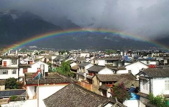 八年戀愛長跑,閨蜜給我一萬紅包,我卻在婚禮現場把她打到流產