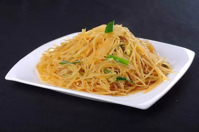 男孩點一份菜沒吃完,老闆娘要罰1000塊,報警後才得知真相