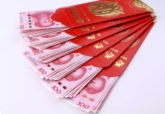給婆婆生日紅包,進門見兒子在一邊玩:媽,以後不給你錢了