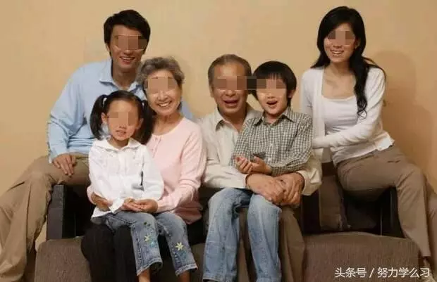 婆家人來城裡做客,我做飯菜忘放鹽,小姑子摔了碗筷,婆婆卻大笑
