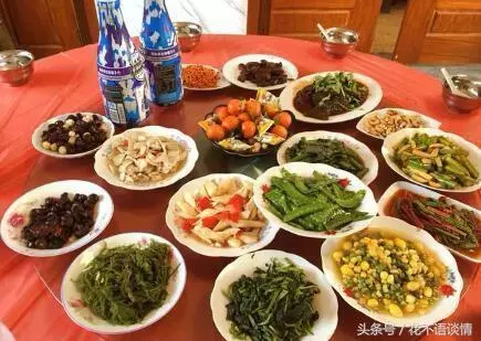 遠嫁三年沒回家,母親生病回去送錢,進門後,她淚目