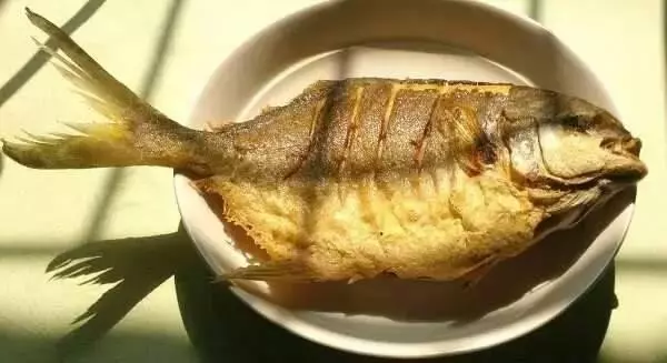 如何煎魚才能不破皮?只要記住這三招,就不會破了,而且煎魚香又脆皮,特別好吃