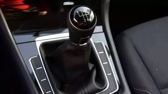 自動擋車的倒擋為何設置在前面?因為是血的教訓總結出來的