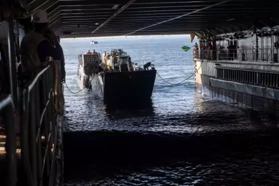 美軍艦遇襲受損嚴重!本想興師動眾嚇唬俄羅斯,卻先迎來當頭一棒