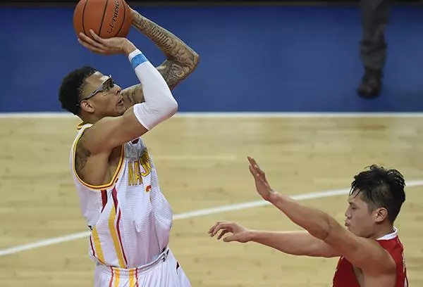 右眼失明,身患重疾,被NBA拋棄的籃球少年在中國「重生」