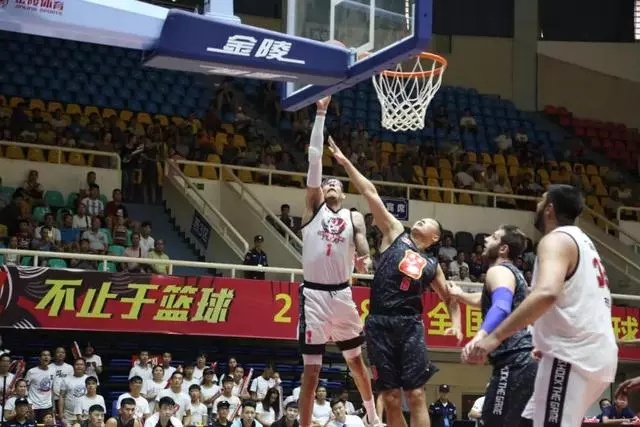 右眼失明,身患重疾,被NBA拋棄的籃球少年在中國「重生」