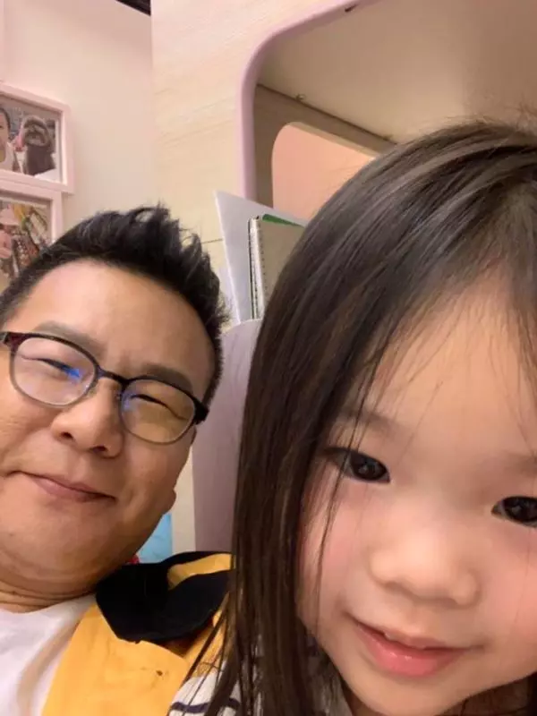 沈玉琳3歲女兒近照曝光!美貌遺傳媽媽好基因,網友直呼:「好像小S!」