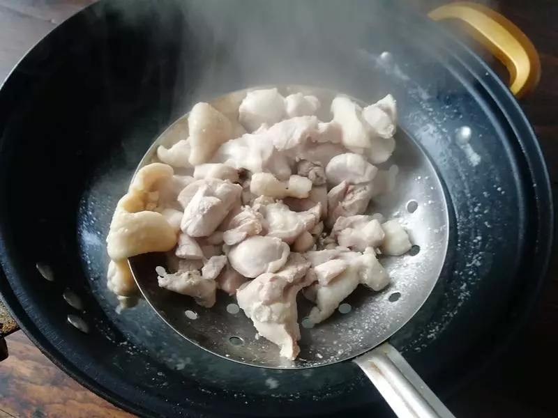 這才是雞腿好吃的做法,加上它一起做,好吃不膩,特別下飯