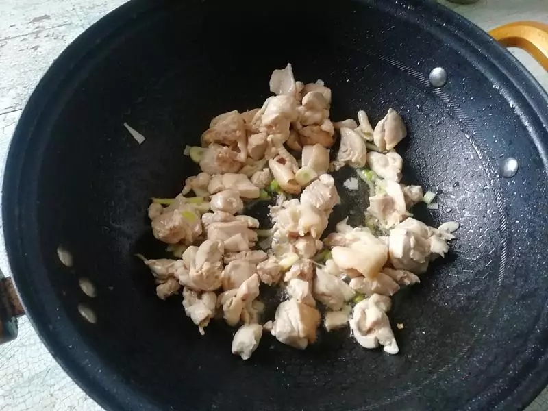 這才是雞腿好吃的做法,加上它一起做,好吃不膩,特別下飯