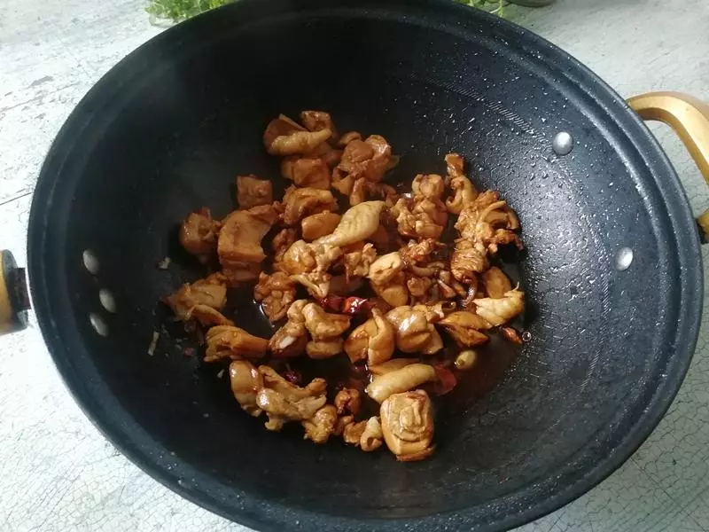 這才是雞腿好吃的做法,加上它一起做,好吃不膩,特別下飯