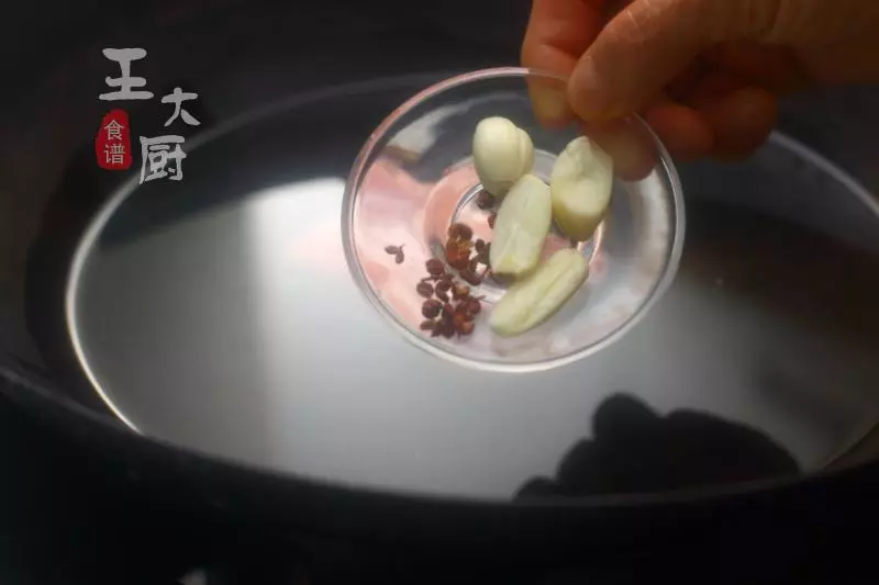 鹵麵筋的正確做法,下酒下飯都好吃,美味不長肉,做法還簡單