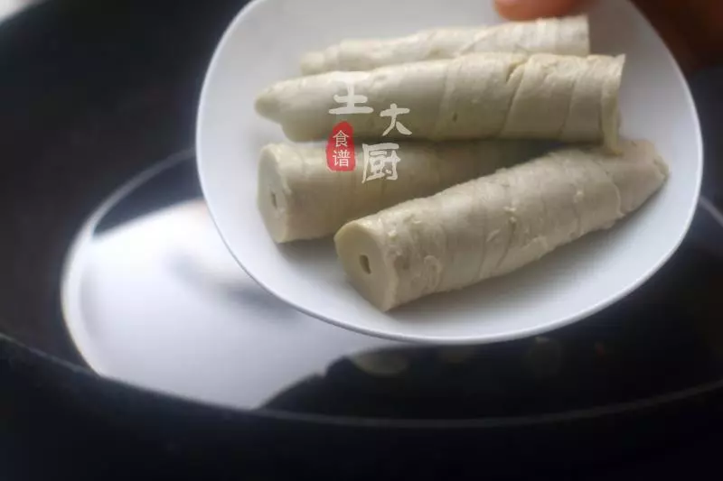 鹵麵筋的正確做法,下酒下飯都好吃,美味不長肉,做法還簡單