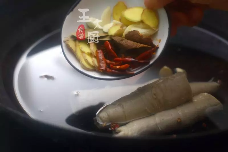 鹵麵筋的正確做法,下酒下飯都好吃,美味不長肉,做法還簡單