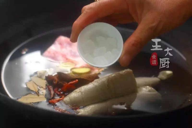鹵麵筋的正確做法,下酒下飯都好吃,美味不長肉,做法還簡單
