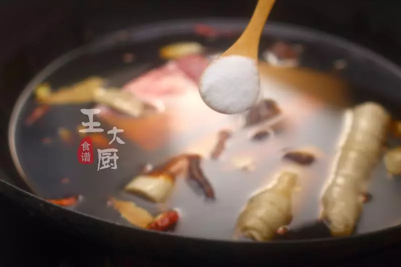 鹵麵筋的正確做法,下酒下飯都好吃,美味不長肉,做法還簡單