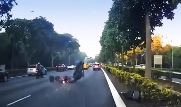 高速公路連環撞!2疑是馬勞騎士遭殃!