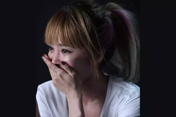出差提前回家發現丈夫在廚房,從背後抱他,卻說兩字俺當場離婚