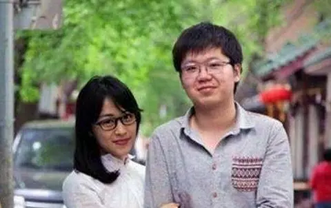 雙胞胎兄弟,哥哥娶美女弟弟娶醜女,3年後哥倆相見,各自傻住
