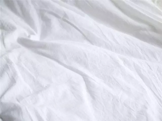 新婚夜妻子不是第一次,丈夫臉色不好,看到床下的鞋子幸福的樂了
