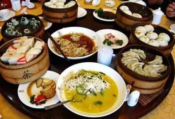 一桌人吃飯,總有那麼幾個「奇葩」壞胃口,你遇到過麼?