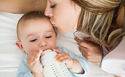 坐月子婆婆給我燉湯,因為老公說了一句話,我把湯碗砸爛了