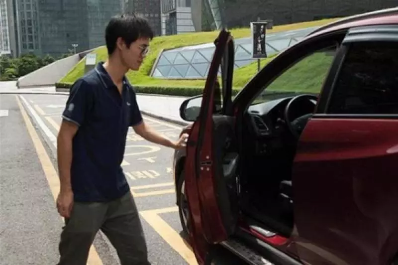 別再大力關車門了!後果竟然這麼嚴重!