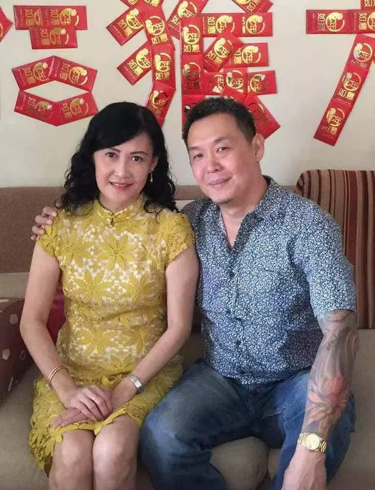 最新爆料!被岳父暴打的渣男身份被網友肉搜曝光!原來是保誠保險的精英!跟他合照過的人都快快閃!