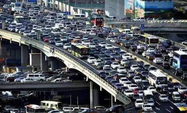 目瞪口呆!日本逆天停車場,2平方米竟停204輛車!