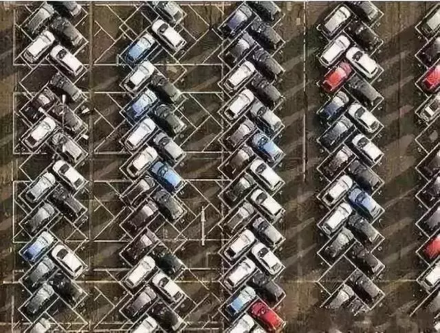 目瞪口呆!日本逆天停車場,2平方米竟停204輛車!