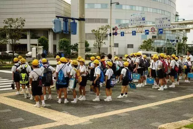 目瞪口呆!日本逆天停車場,2平方米竟停204輛車!