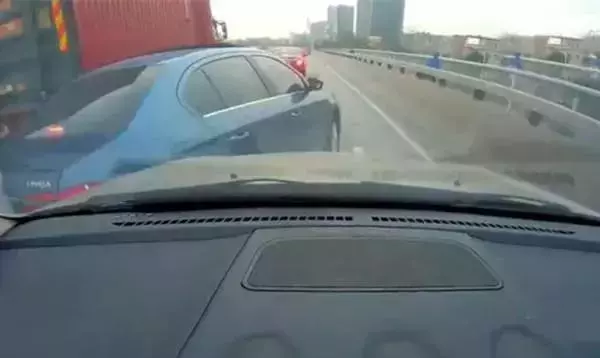 高速開車,最招恨的十大動作,看你中了幾條!