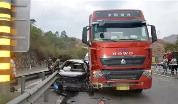 高速開車,最招恨的十大動作,看你中了幾條!