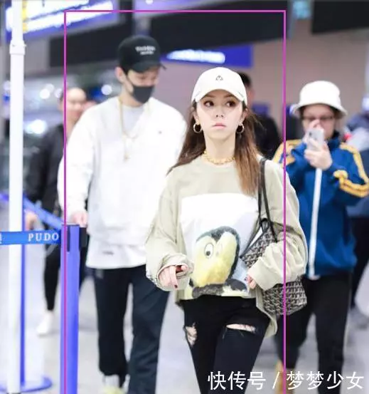 鄧紫棋現身機場,打扮俏皮隨性,少女感十足,男友低調相隨