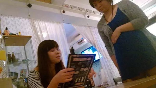 正妹網約吃飯變恐龍妹 釣到9人到特定cafe消費