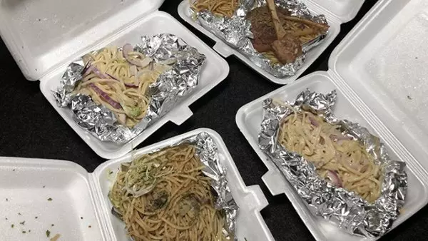 正妹網約吃飯變恐龍妹 釣到9人到特定cafe消費