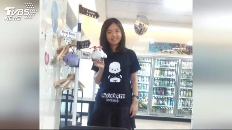 鼻酸…女老師張加穎告別式 母痛哭:我的 寶貝女兒走了!
