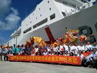 我軍萬噸巨艦挺進美國後院,乾了美軍沒幹的事,國際社會一致叫好