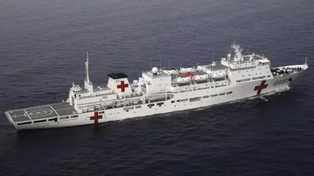 我軍萬噸巨艦挺進美國後院,乾了美軍沒幹的事,國際社會一致叫好